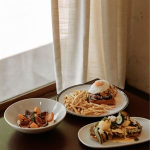 Dinner, Wine & Cocktails at Highroad