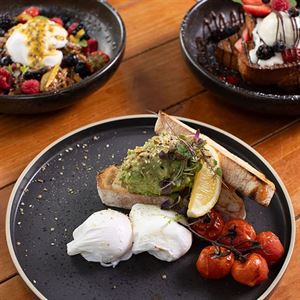 Lakeside Breakfast at Secrets on the Lake