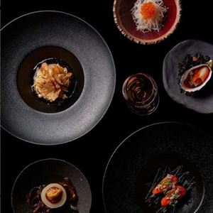 Clover Hill Guided Sparkling Wine Tasting & Multi-Course Dining Experience