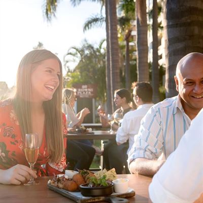 Gusti Restaurant & Bar