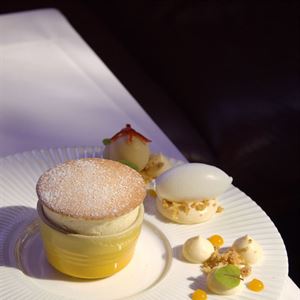Mother’s Day Gift Vouchers With Complimentary Bubbles 