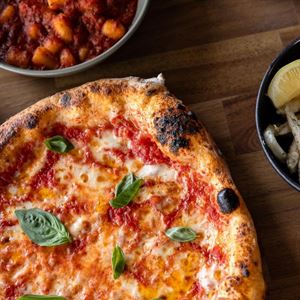 Award-Winning Pizza At Shop 225 Pizzeria