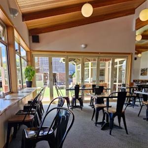 Coastal Dining & Drinks At Iluka Tavern