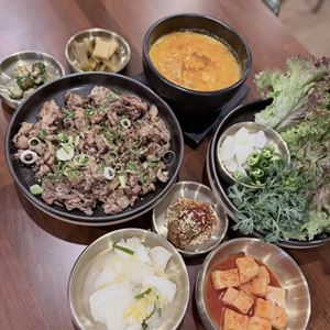Where Korean Home Cooking Gets Serious