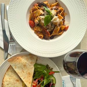 $25 Weekday Lunch Specials