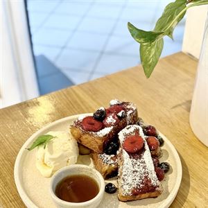 Berries French Toasts