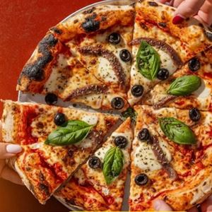 Pizza Deals at Bay Beach Italian Restaurant & Bar Lounge